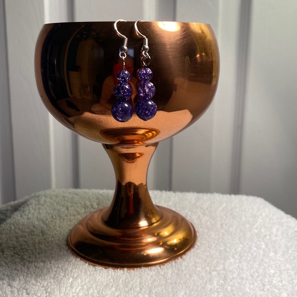Handmade, purple crackle glass beaded earrings - Picture 1 of 4